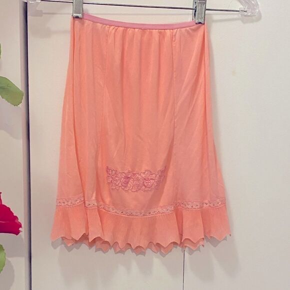 🌷Coral Peach Pink Slip Skirt With Embroidery🌷 Vintage - Picture 6 of 7